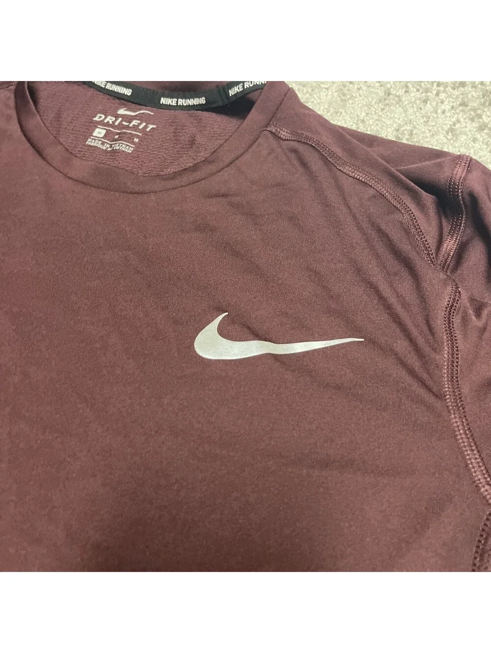 nike running shirt medium